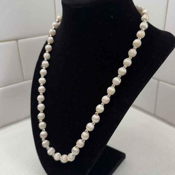 WHITE SILK THREAD Beaded Necklace - Picture 6 of 6
